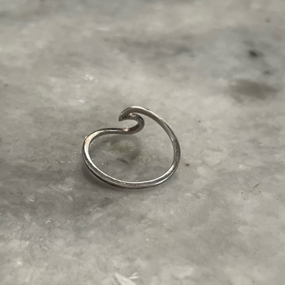 Pura Vida Sterling Silver Wave Ring - Picture 7 of 11